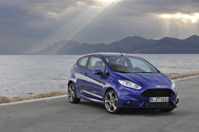 2013 Ford Fiesta ST (2).jpg